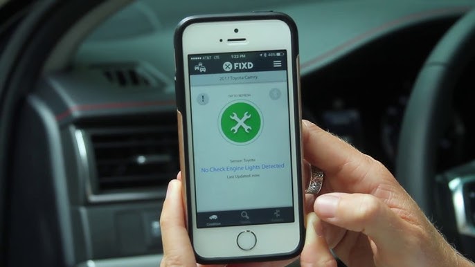 Person using FIXD with their phone
